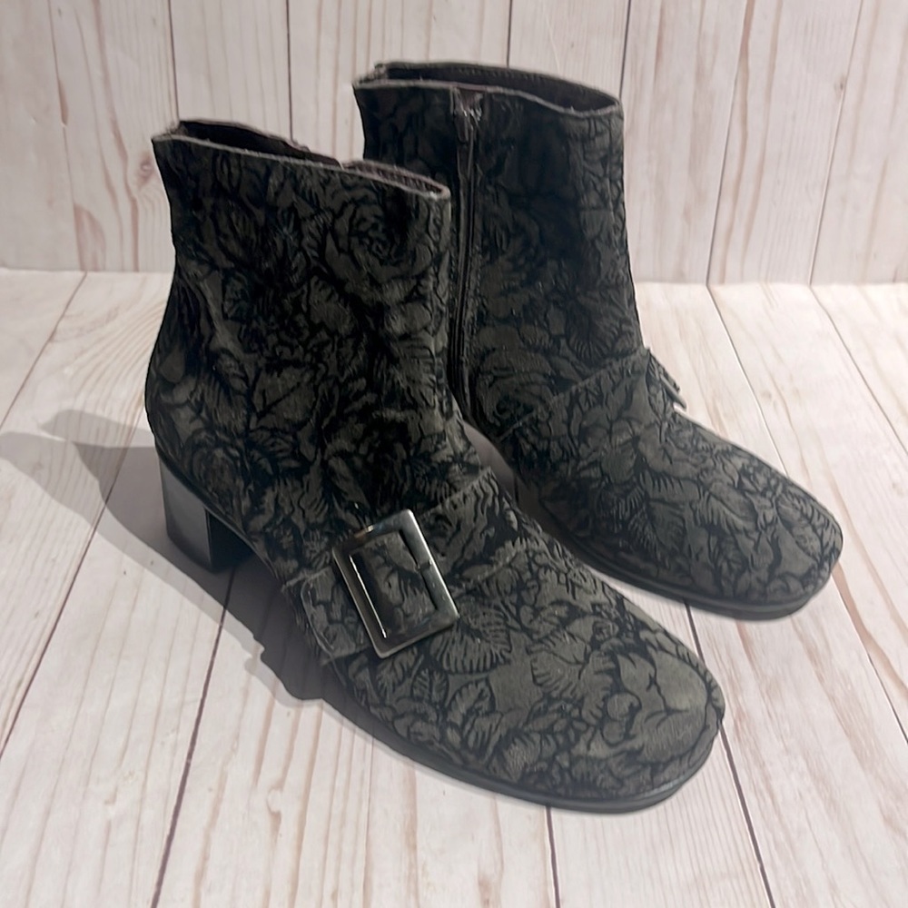 Brako Anatomical Collection Embossed Black Suede Velvet Buckle Booties Size 40
